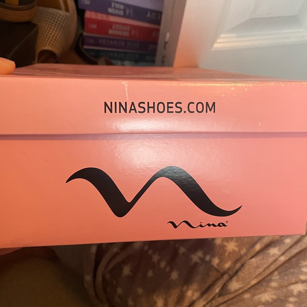 Nina silver wedges